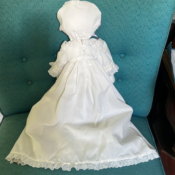 White Rag Doll w/ Sleeping Cat cross stitched dress, Bonnet, ruffled eyelet trim - Picture 5 of 7